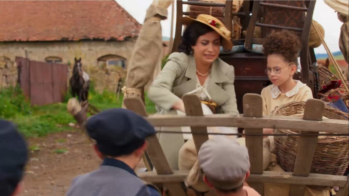 Манюня: детство Ба